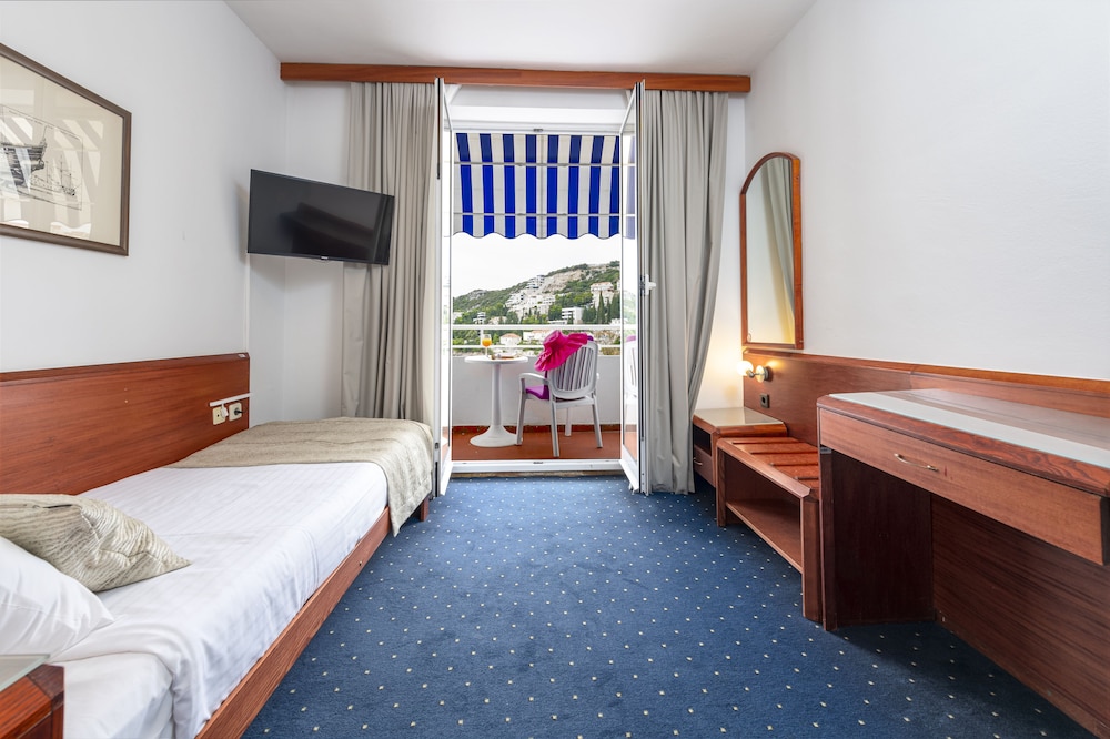 Hotel Komodor 8/63