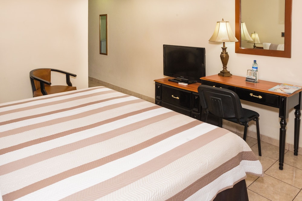Hotel Tropico Inn 25/48