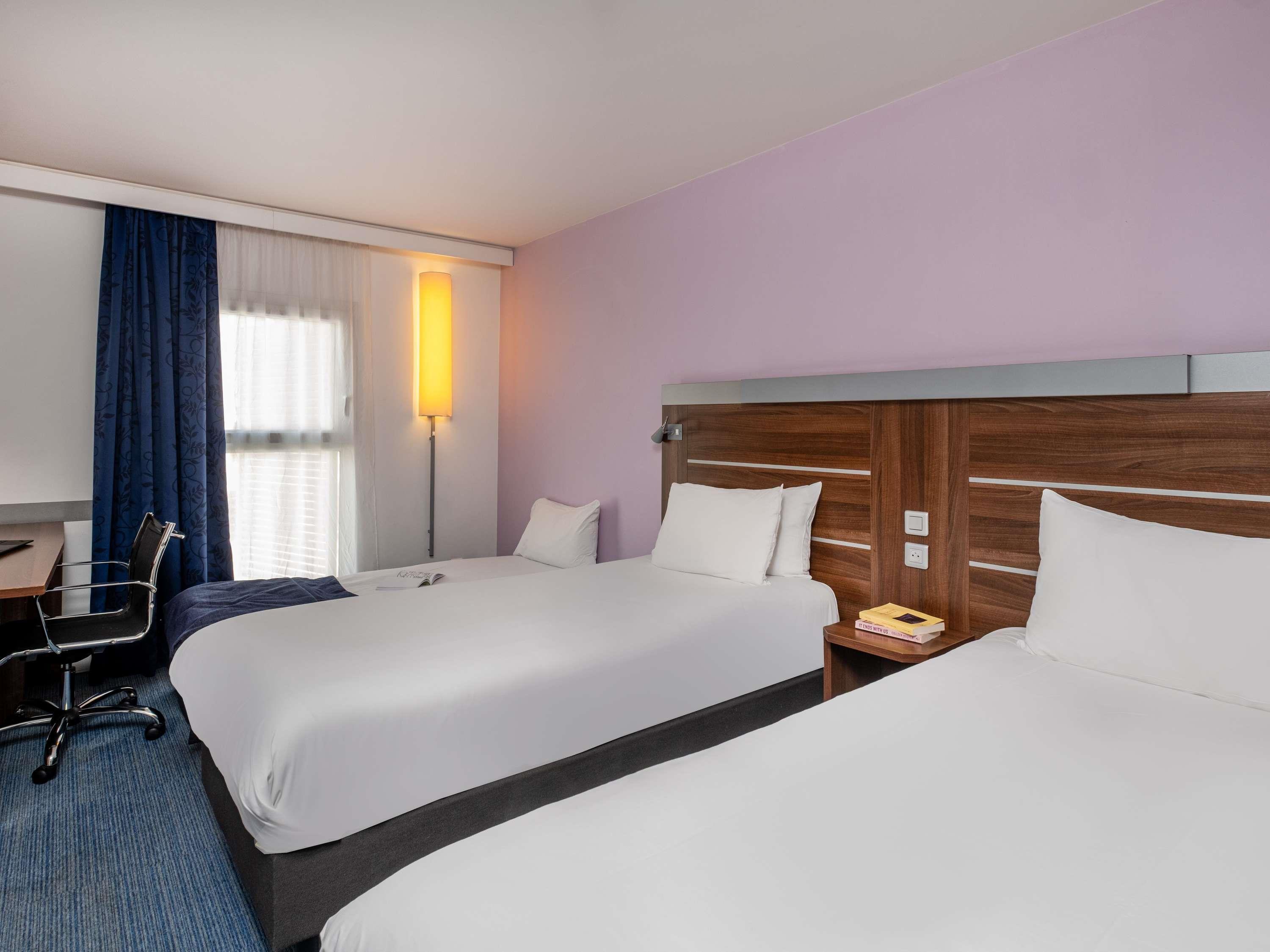 ROOM, SINGLE, TWIN BEDS, SOFA