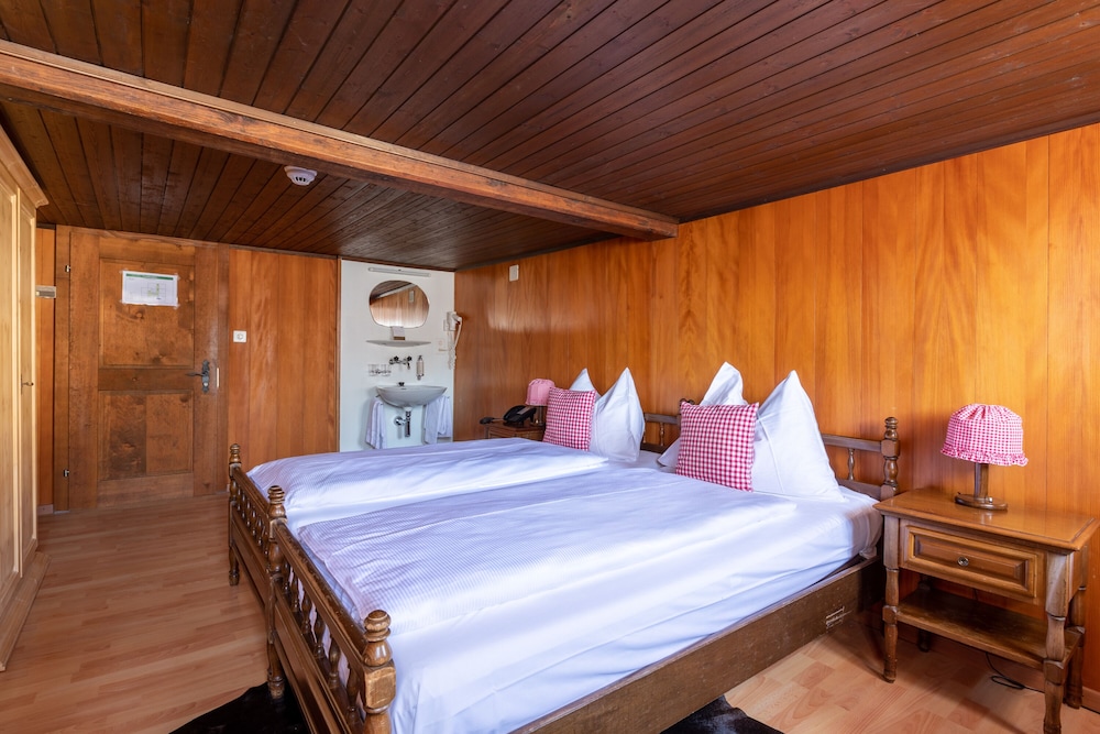 Swiss-Chalet Merlischachen - Historik Chalet-Hotel Lodge 15/44