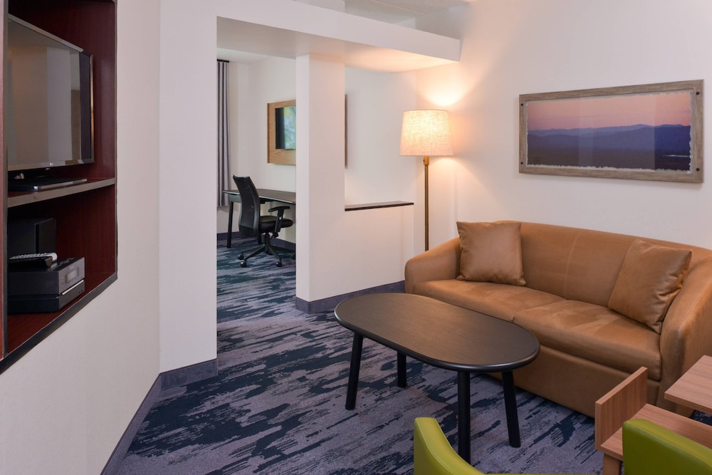Fairfield Inn & Suites by Marriott Pittsburgh New Stanton 24/37
