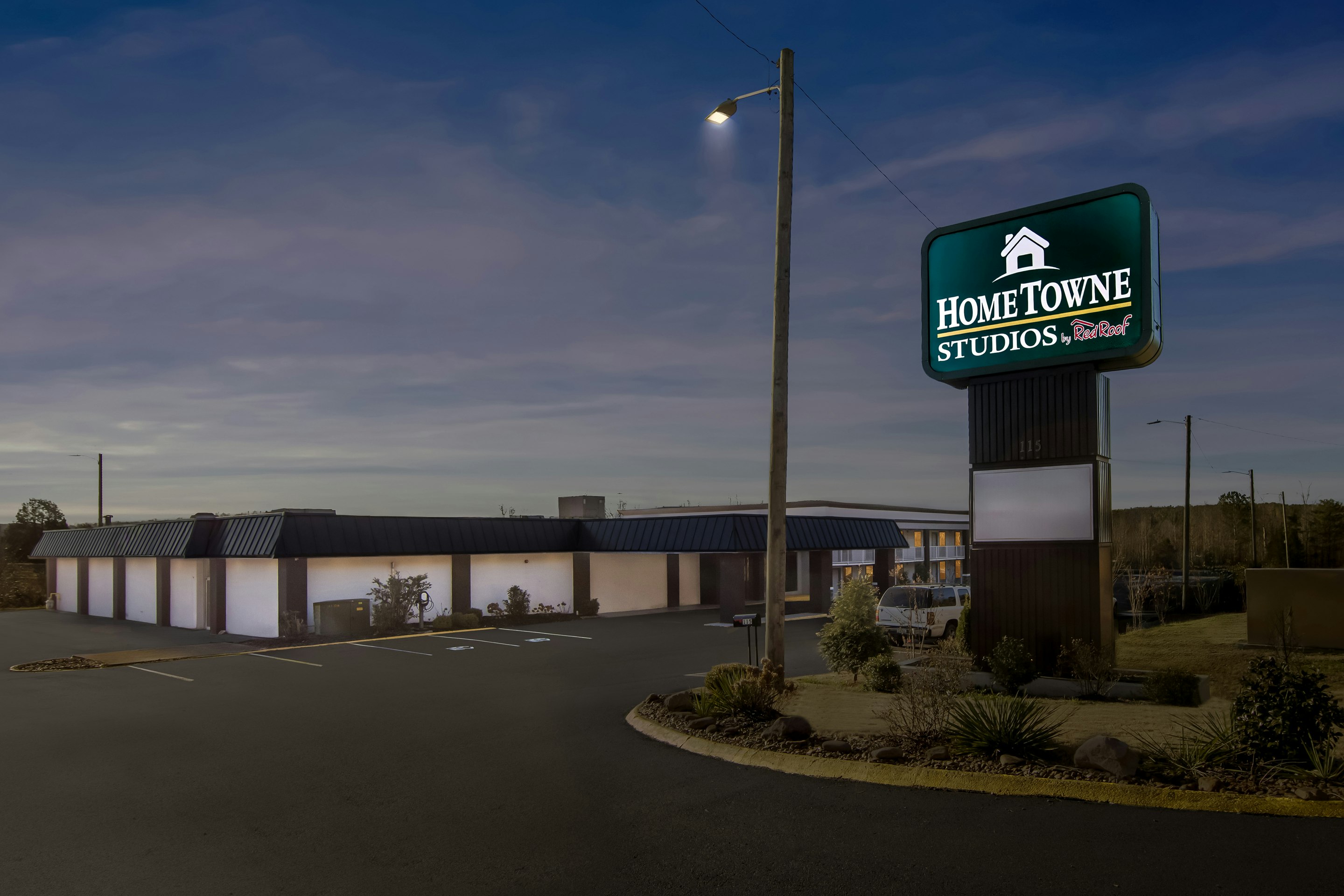 HomeTowne Studios Athens, TN 15/19