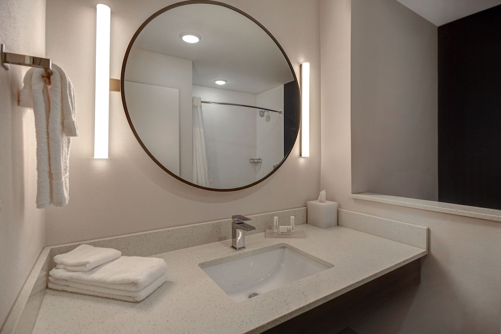 Fairfield Inn & Suites by Marriott Grand Rapids Wyoming 34/36