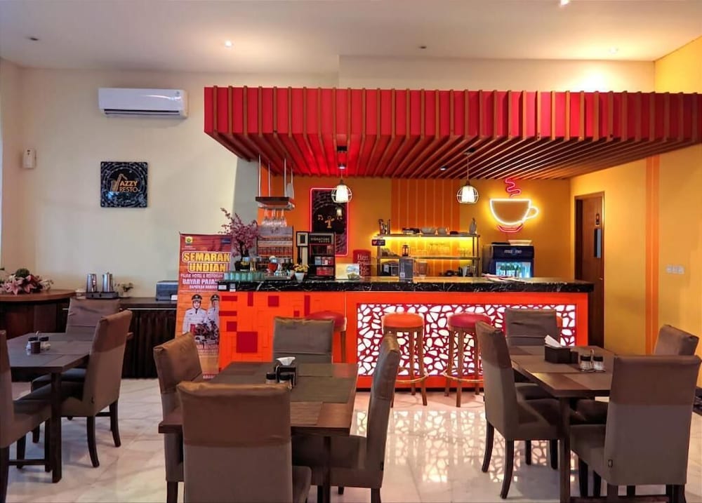 Front One Hotel Purwodadi 46/72