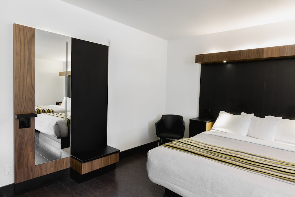 SIGNATURE, 2 QUEEN BEDS