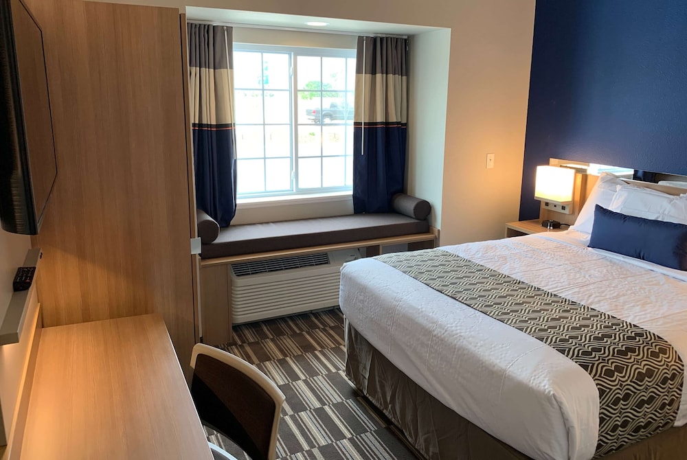 Microtel Inn and Suites By Wyndham Fountain North 20/44