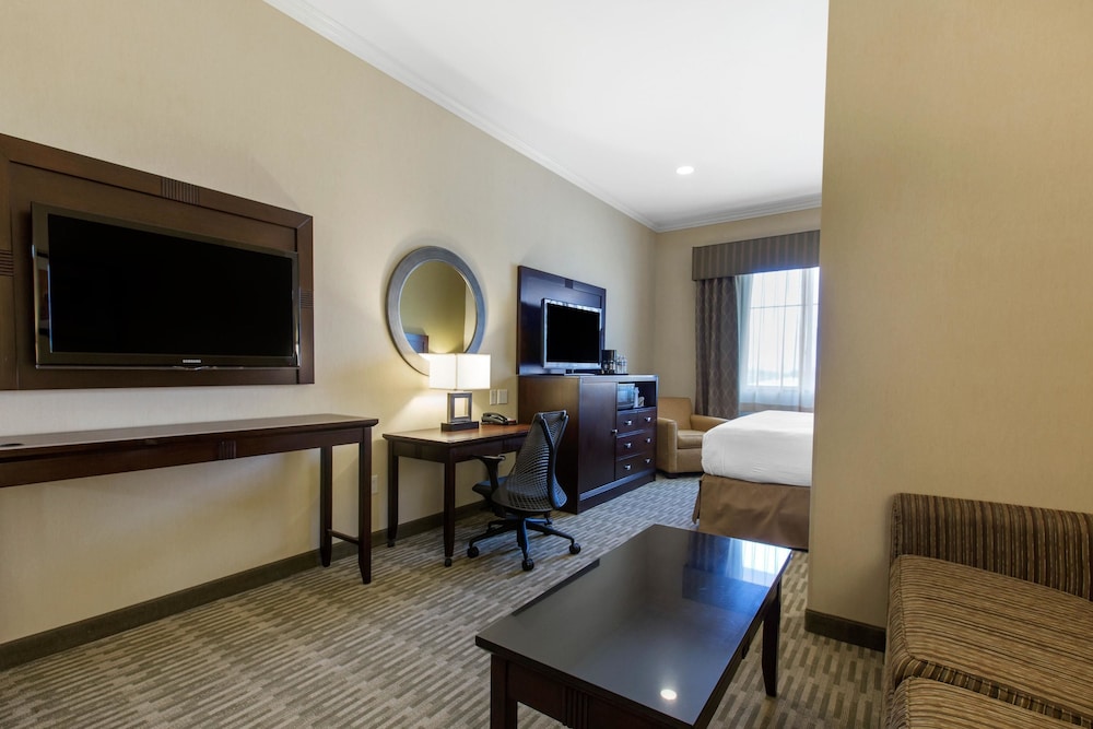 The Oaks Hotel And Suites 33/43