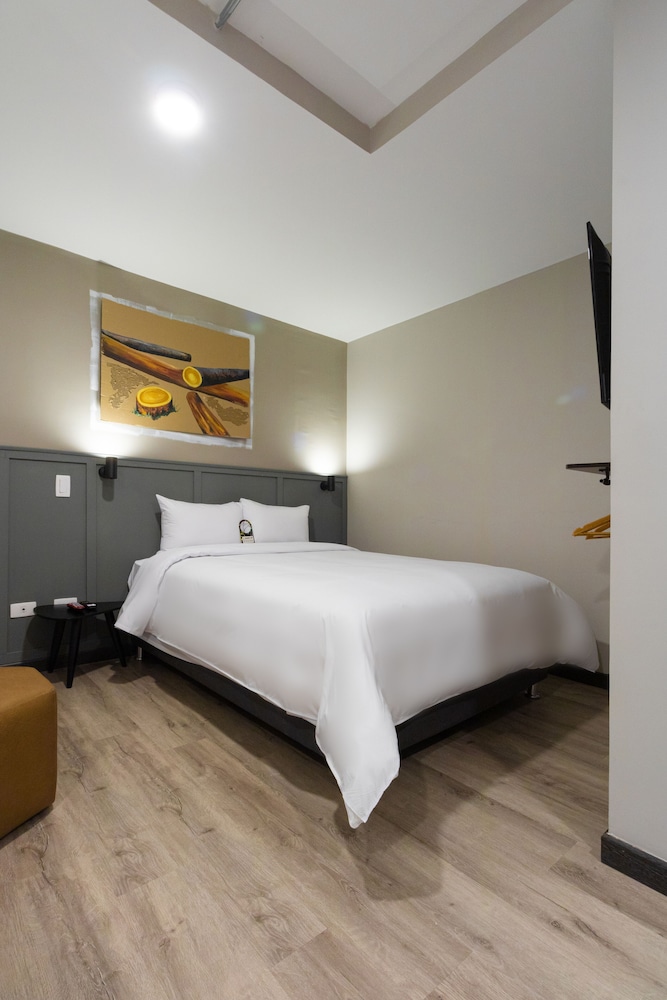 Bon 17 Hotel 7/27