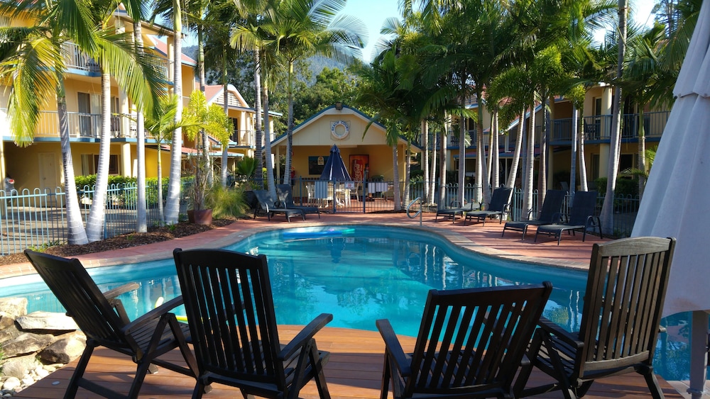 At Beach Court Holiday Villas 31/32