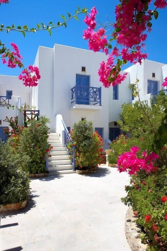 Meltemi Luxury Suites 17/18