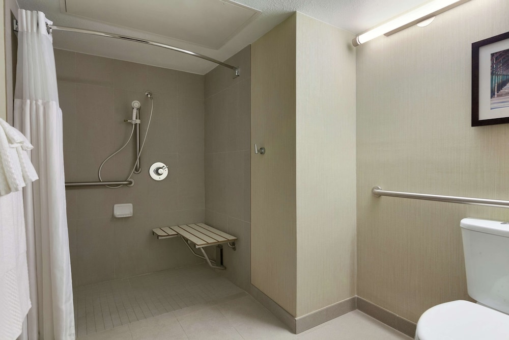 Embassy Suites by Hilton Jacksonville Baymeadows 17/85