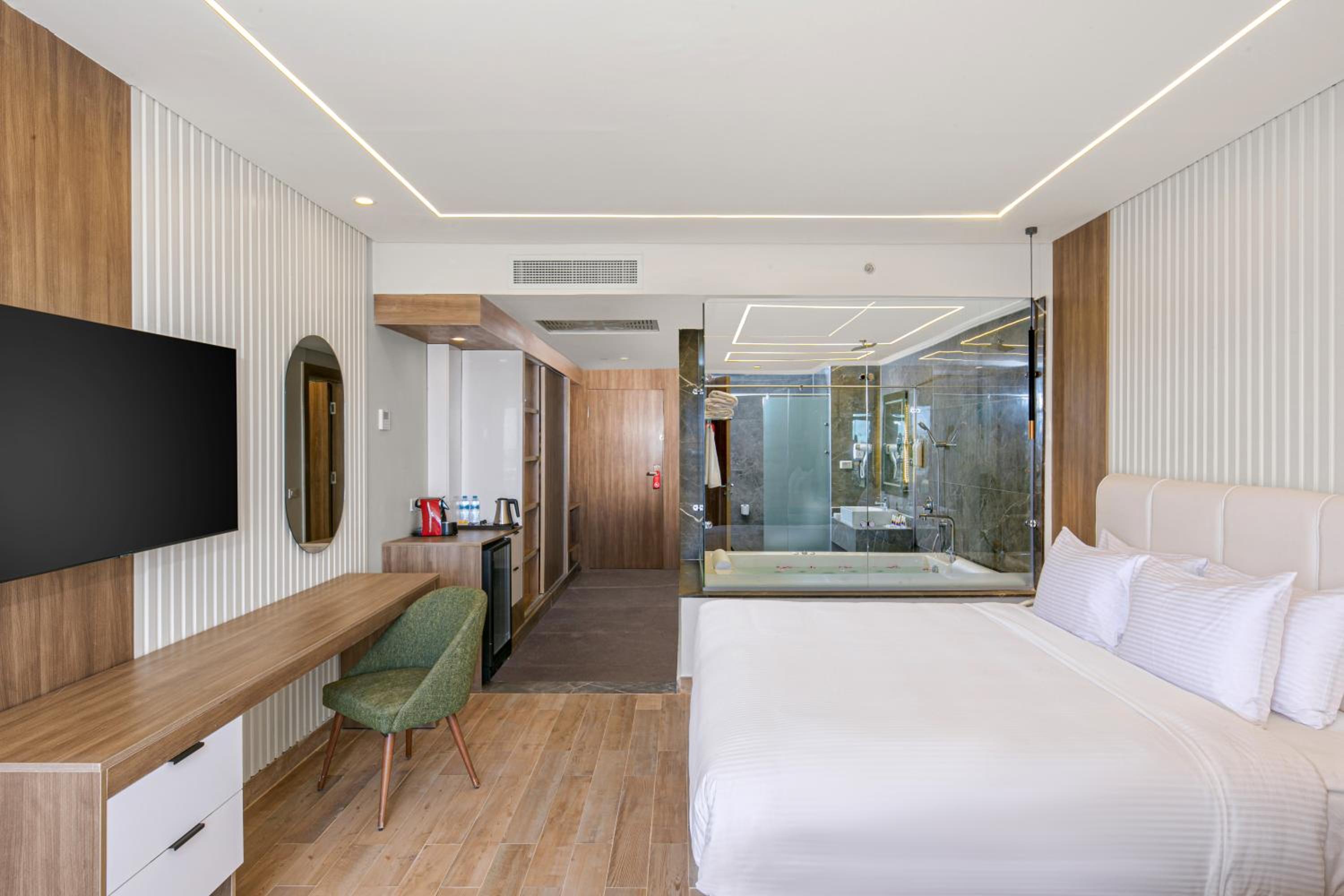 Deluxe, Suite, Hot Tub