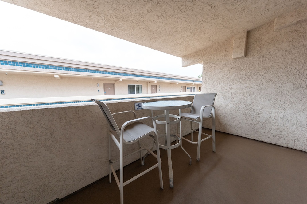 Southern California Beach Club 37/73