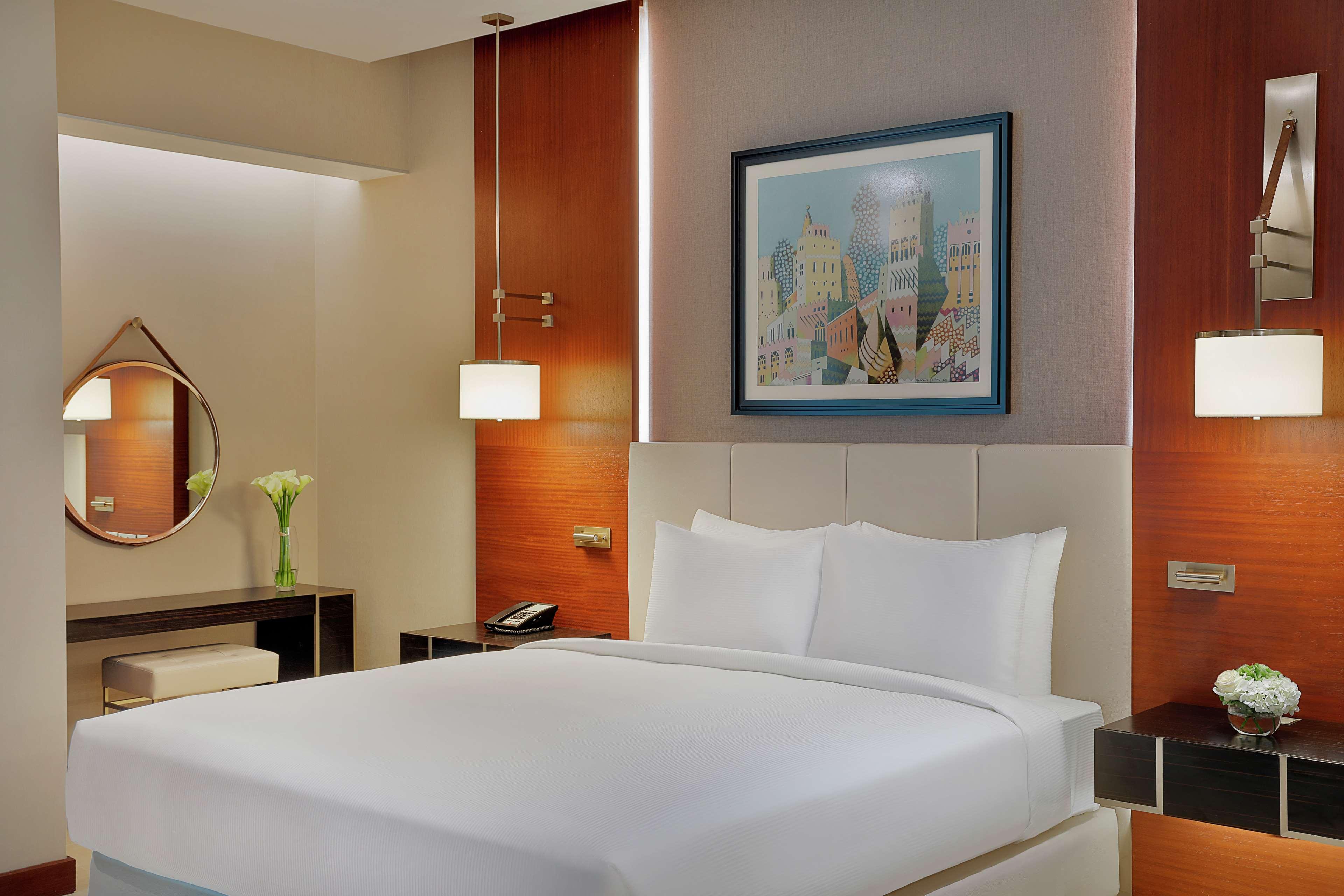 SUPERIOR, STUDIO, KING BED, MARINA VIEW, BALCONY