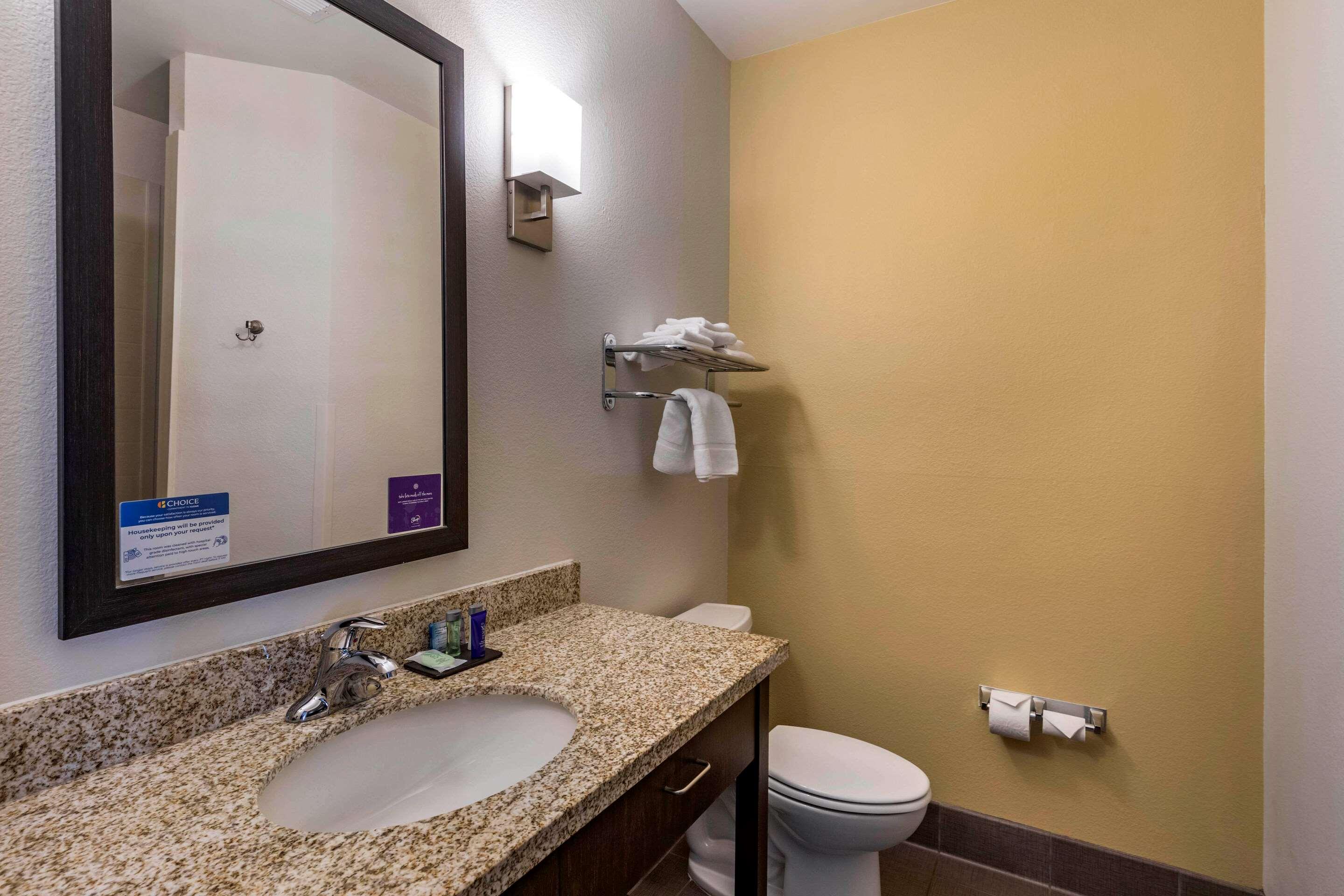 Room, King Bed, Sleep Inn & Suites Miles City I-94 4/4