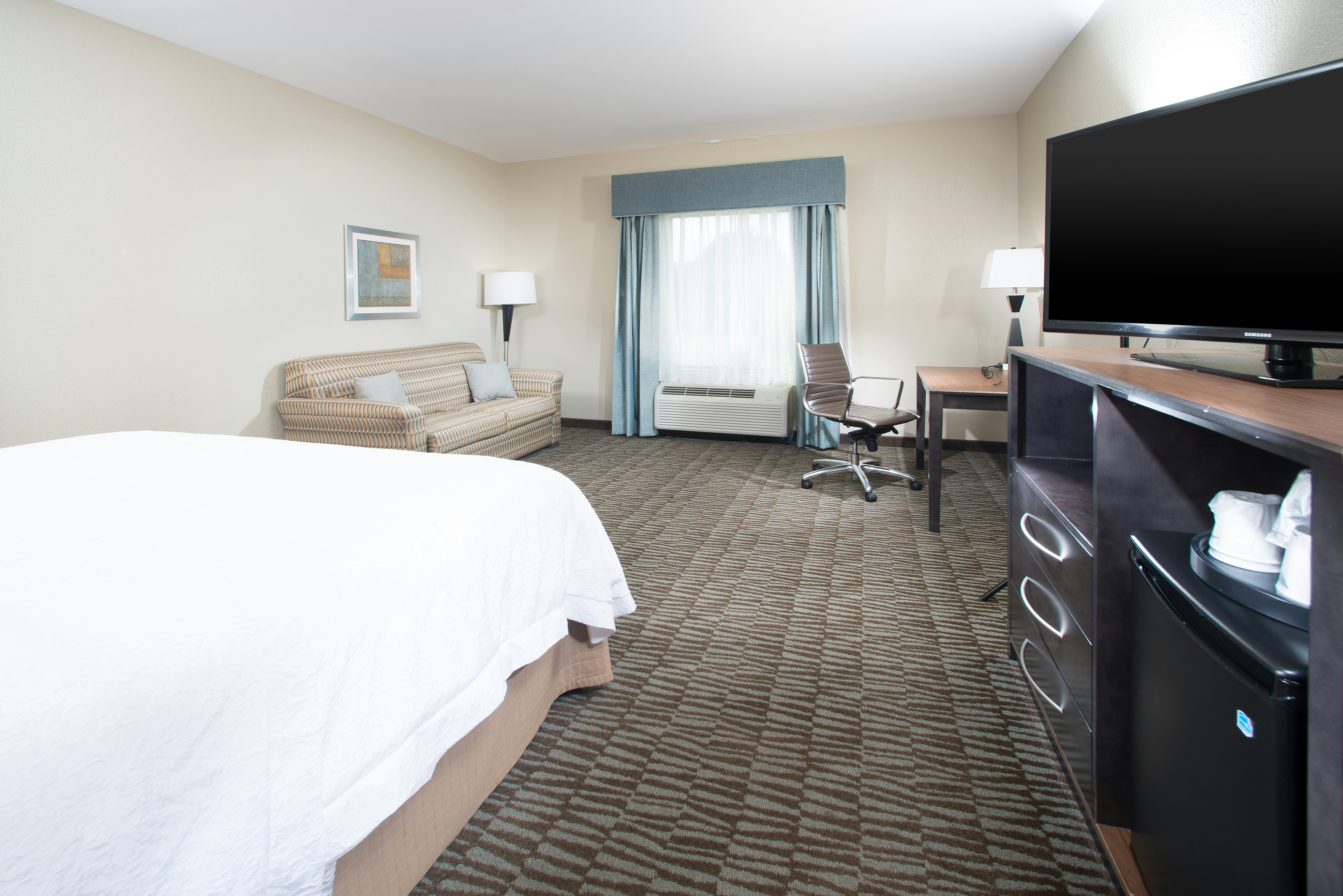 غرفة بسرير كينج مع أريكة، Hampton Inn Hernando Ms 4/10