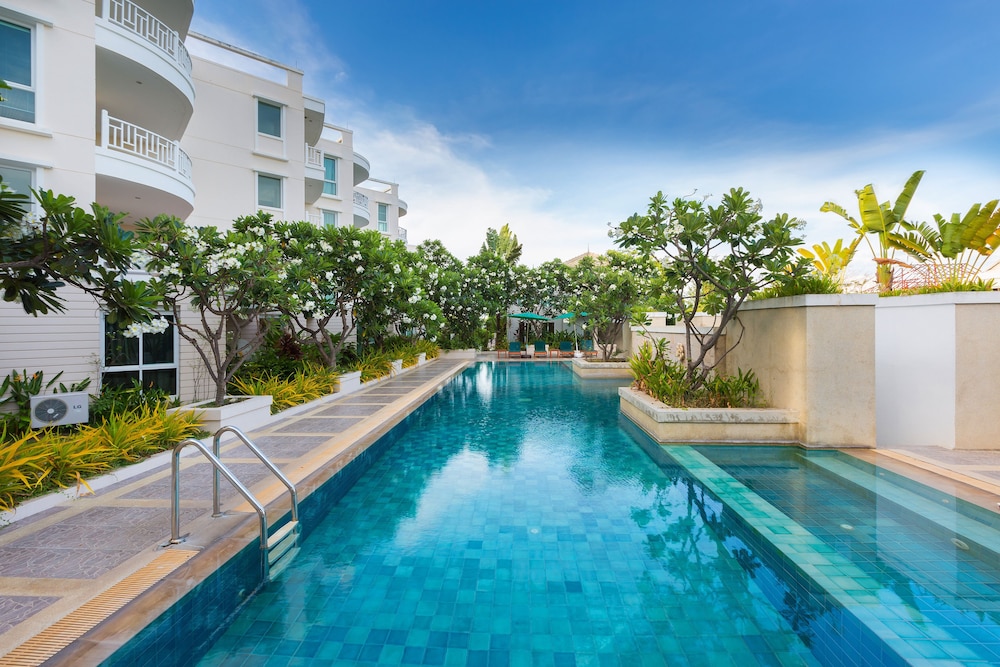 Baan Poolom Beachfront Condominium 42/50