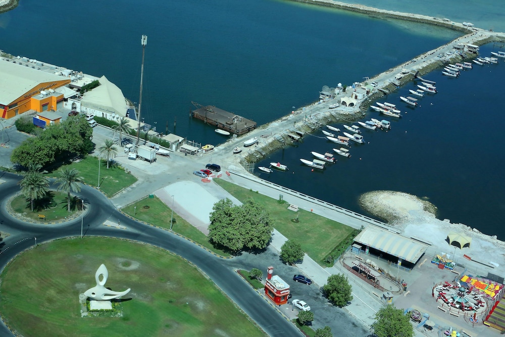 Harbour Suite Hotel 1/33