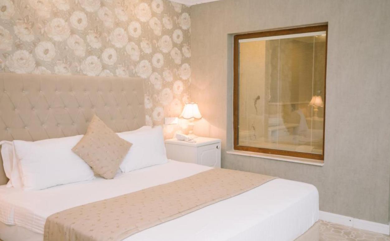 Room, Single