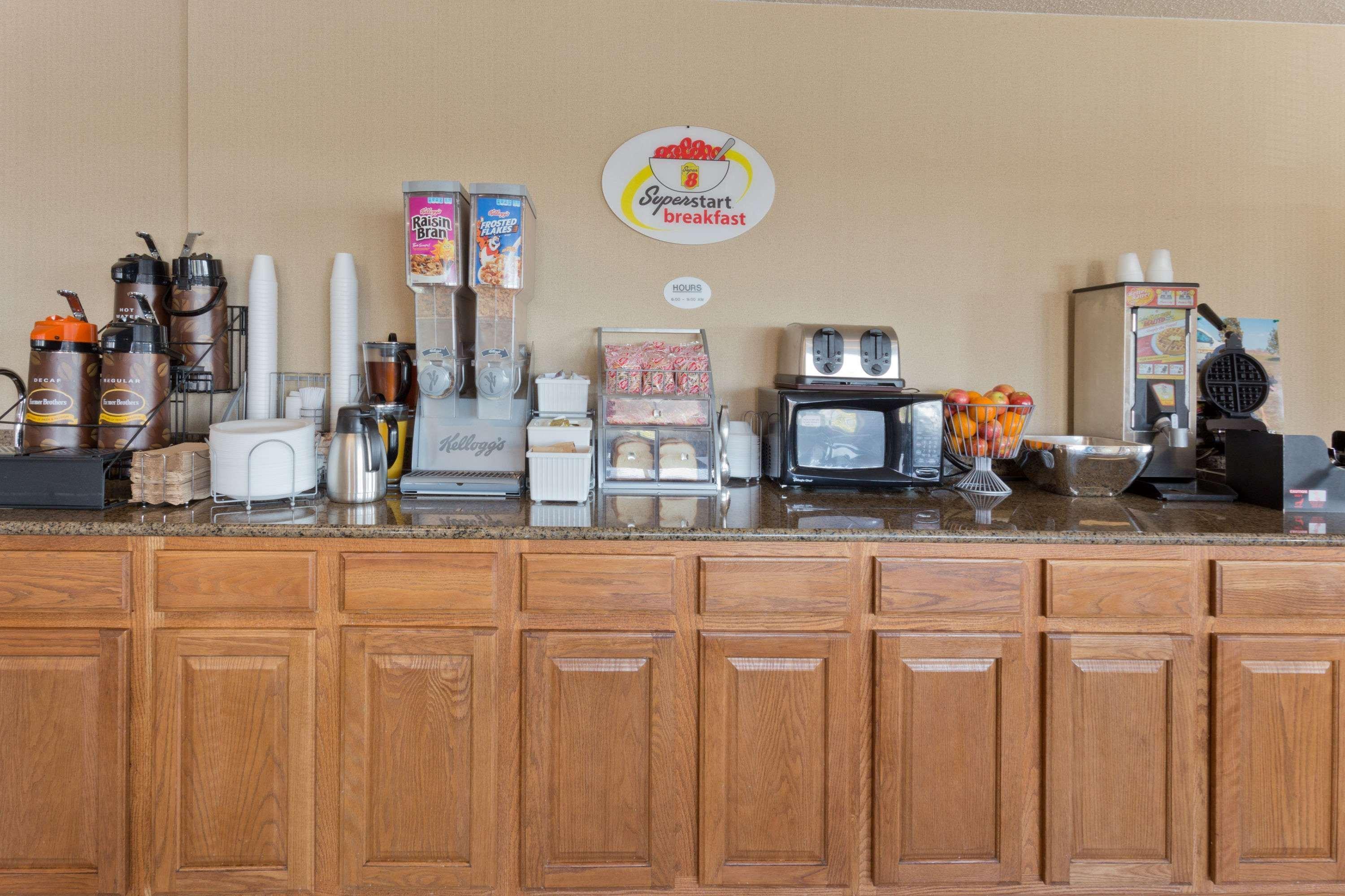 Super 8 By Wyndham Rochelle 6/30