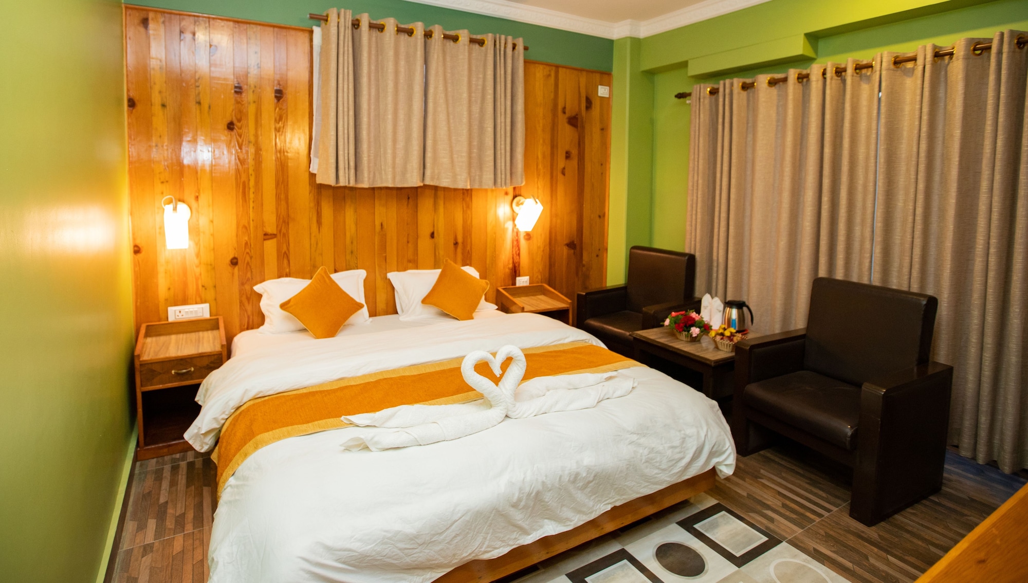 HONEYMOON, KING BED