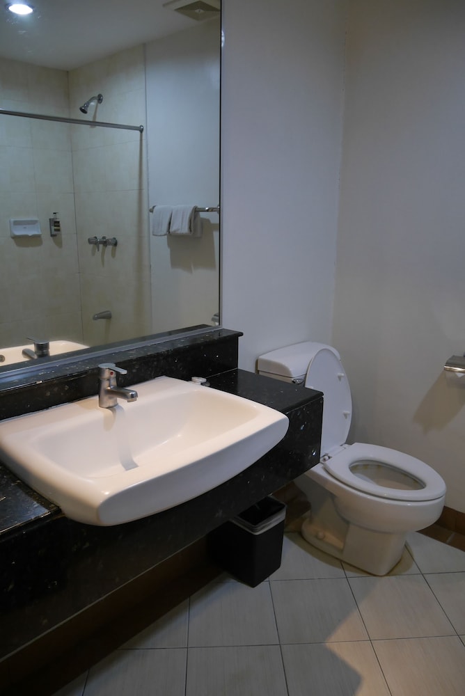 Circle Inn Hotel and Suites 63/63