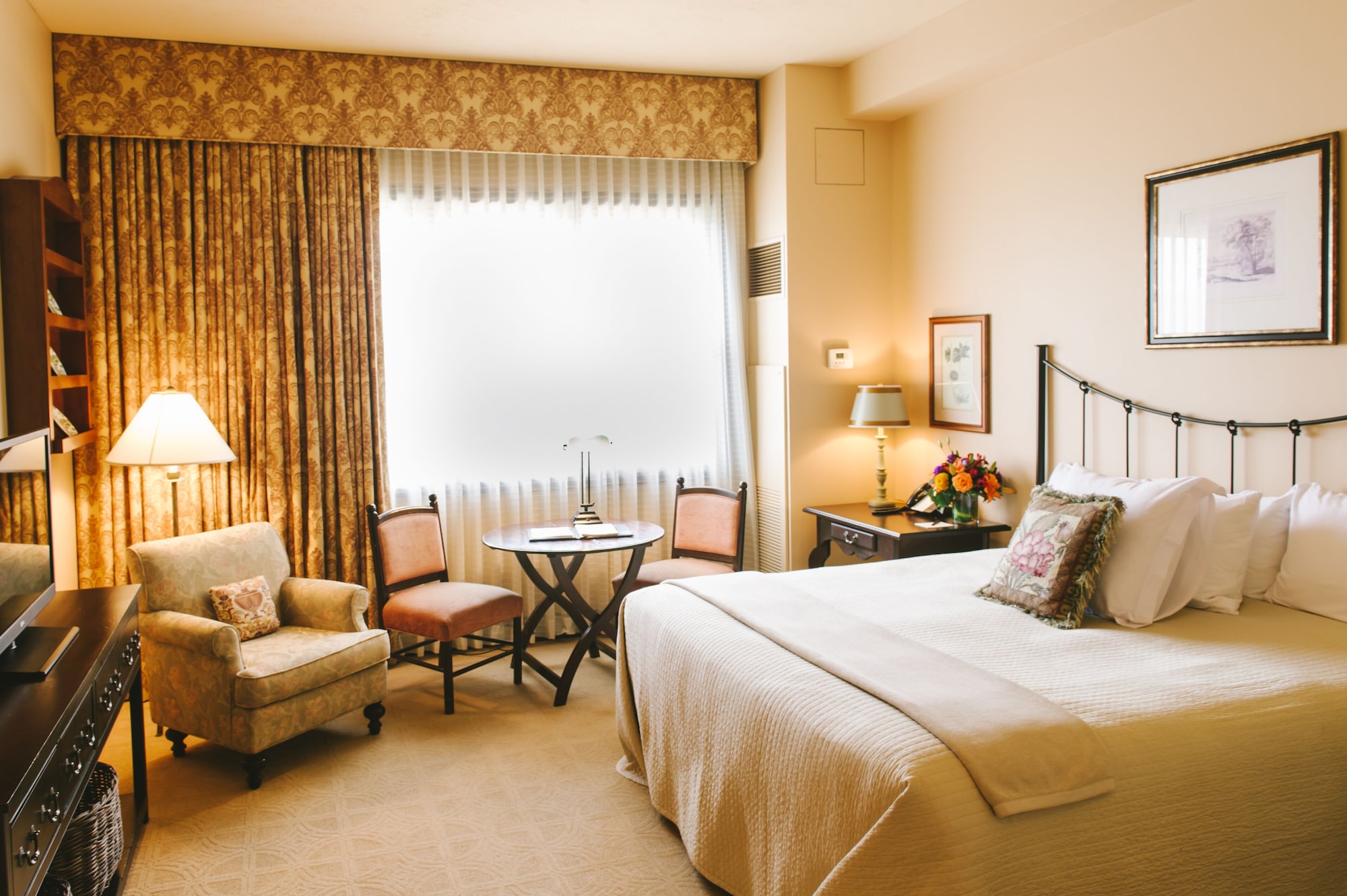 TRADITIONAL, KING BED, ACCESSIBLE