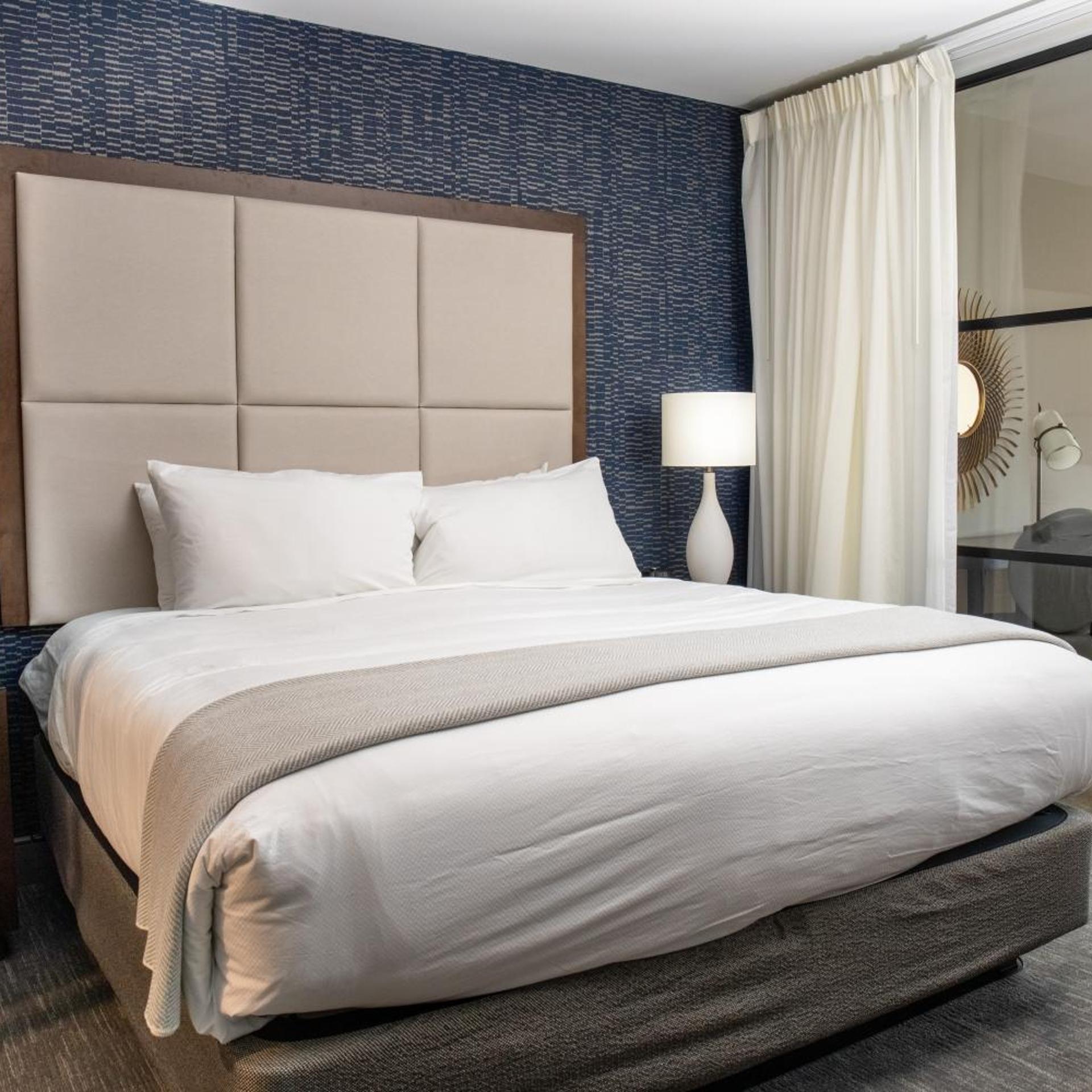 Deluxe, Suite, King Bed, City View, Sofa, Kitchenette
