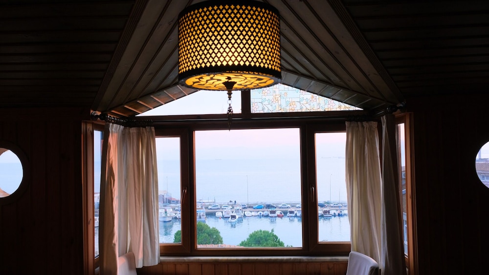 Denizci Hotel 32/48