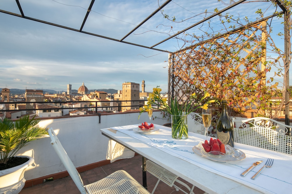 Pitti Luxury Terrace 19/23