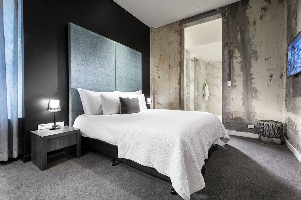 The Melbourne Hotel 12/69