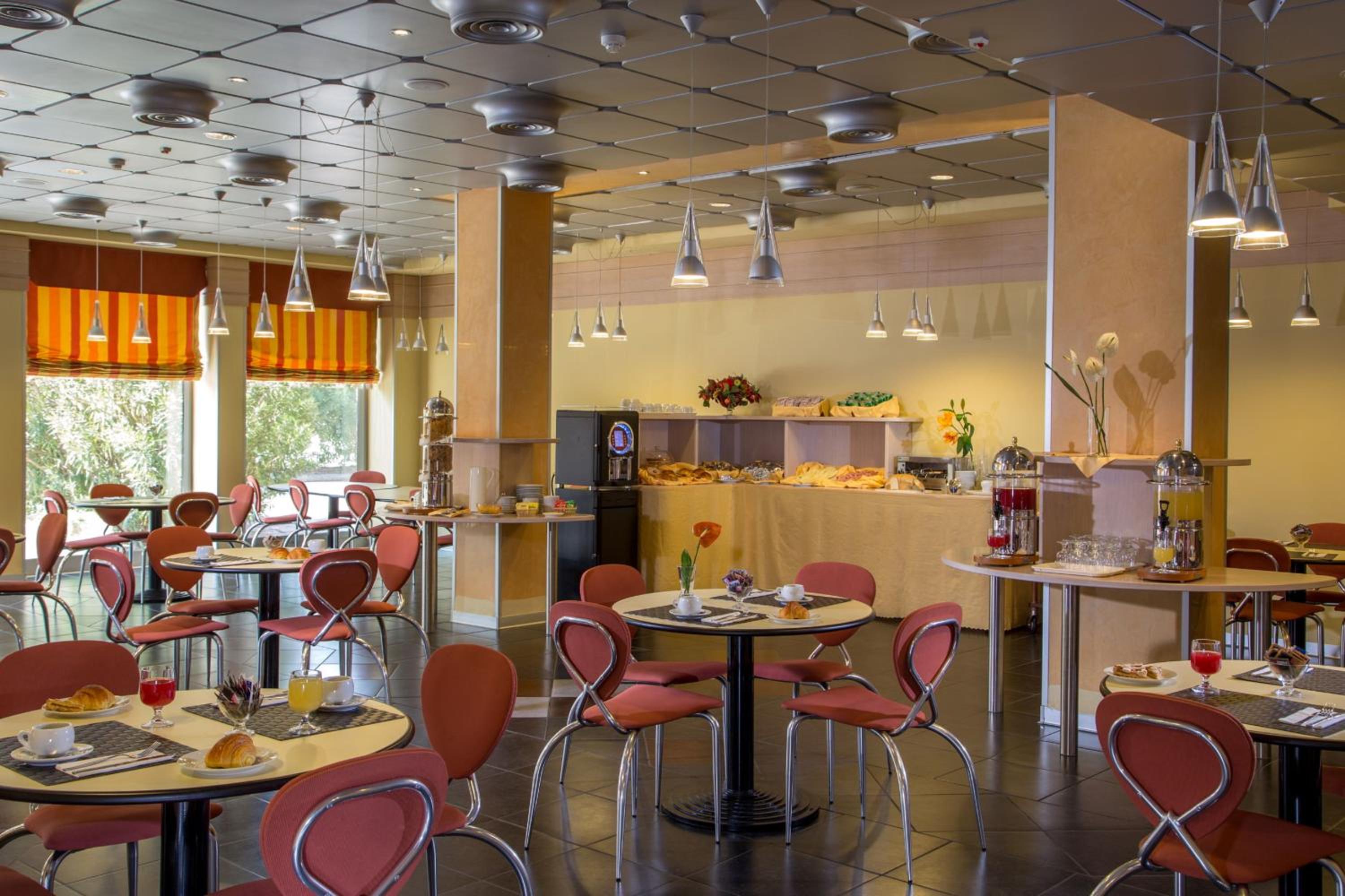 restaurant cafeteria