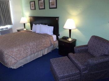 Knights Inn Davenport 4/15