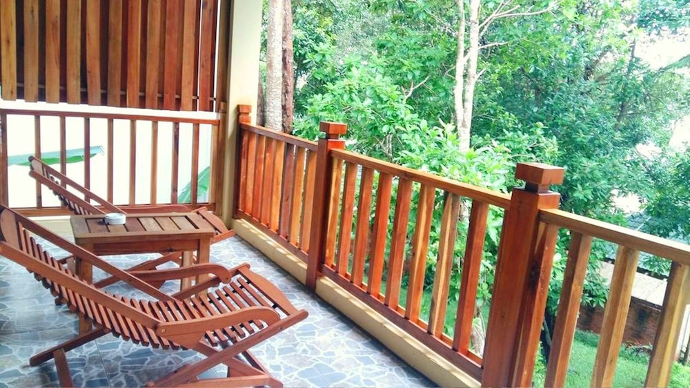 Ancarine Beach Resort 9/72