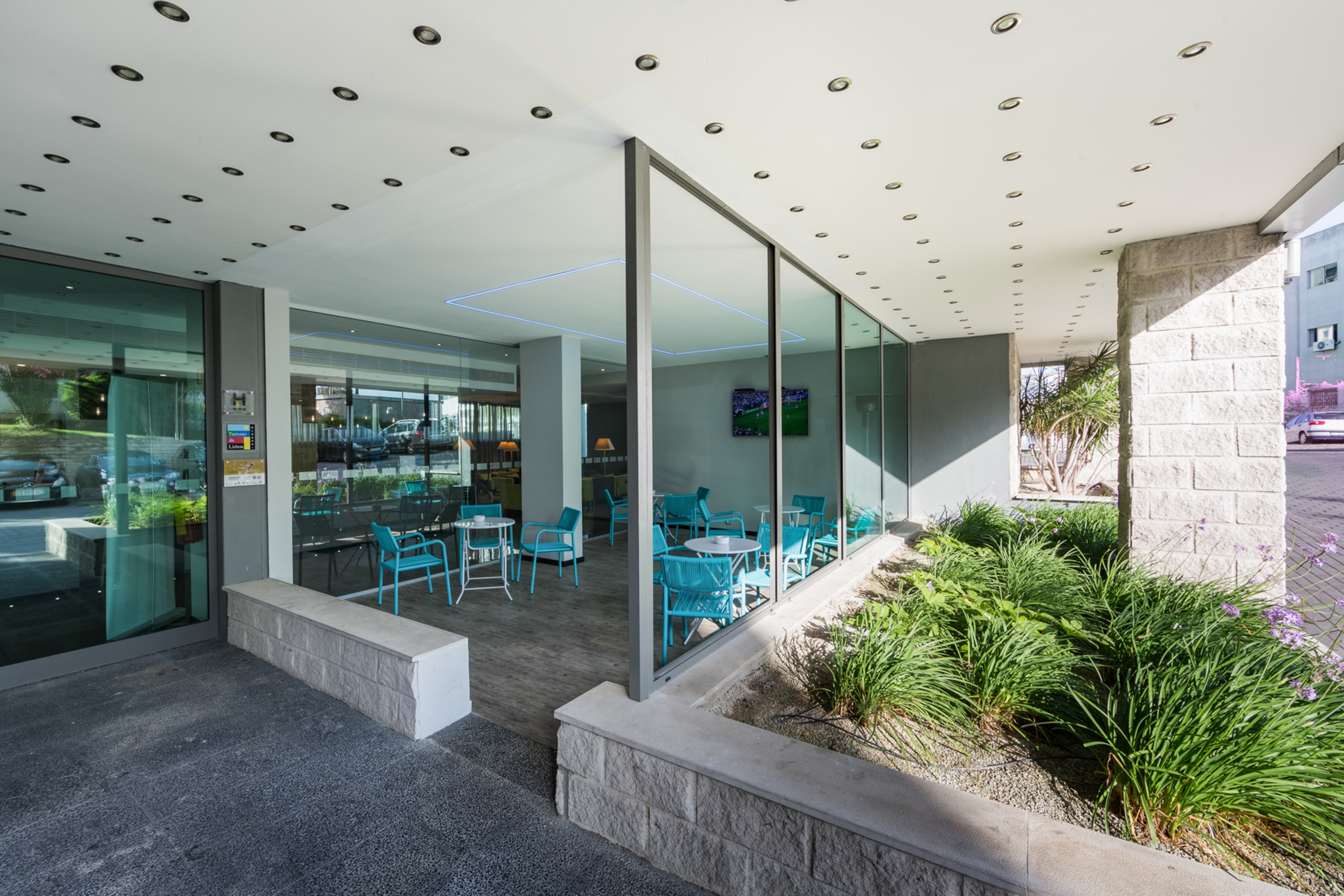 HOLIDAY INN EXPRESS LISBON AIRPORT 37/78
