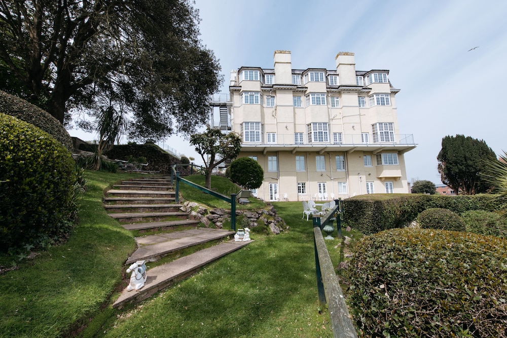 The Headland Hotel & Spa 68/71