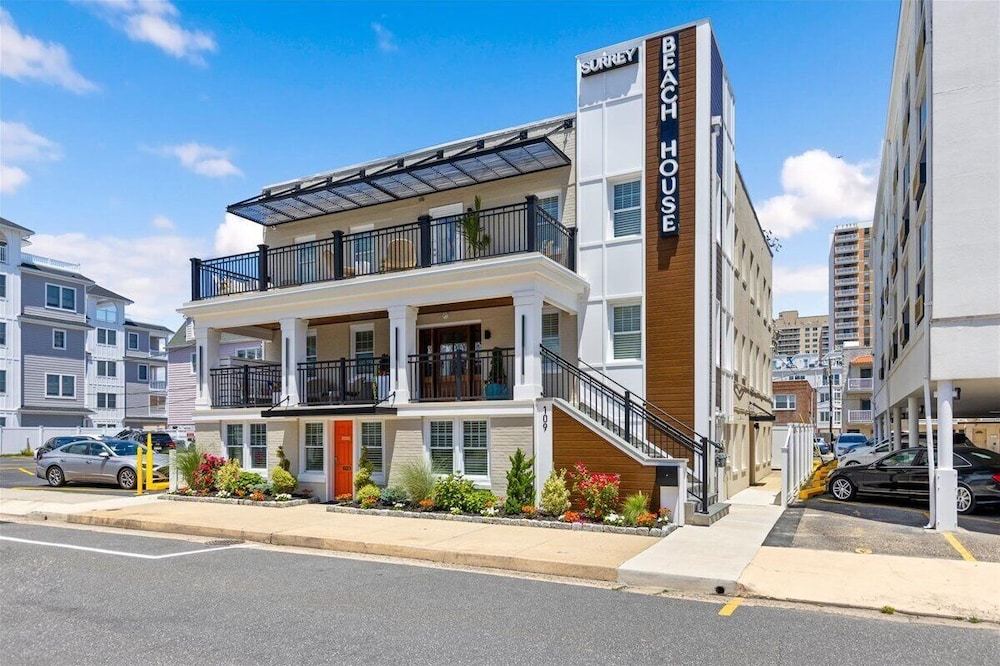 Surrey Beach House 44/50