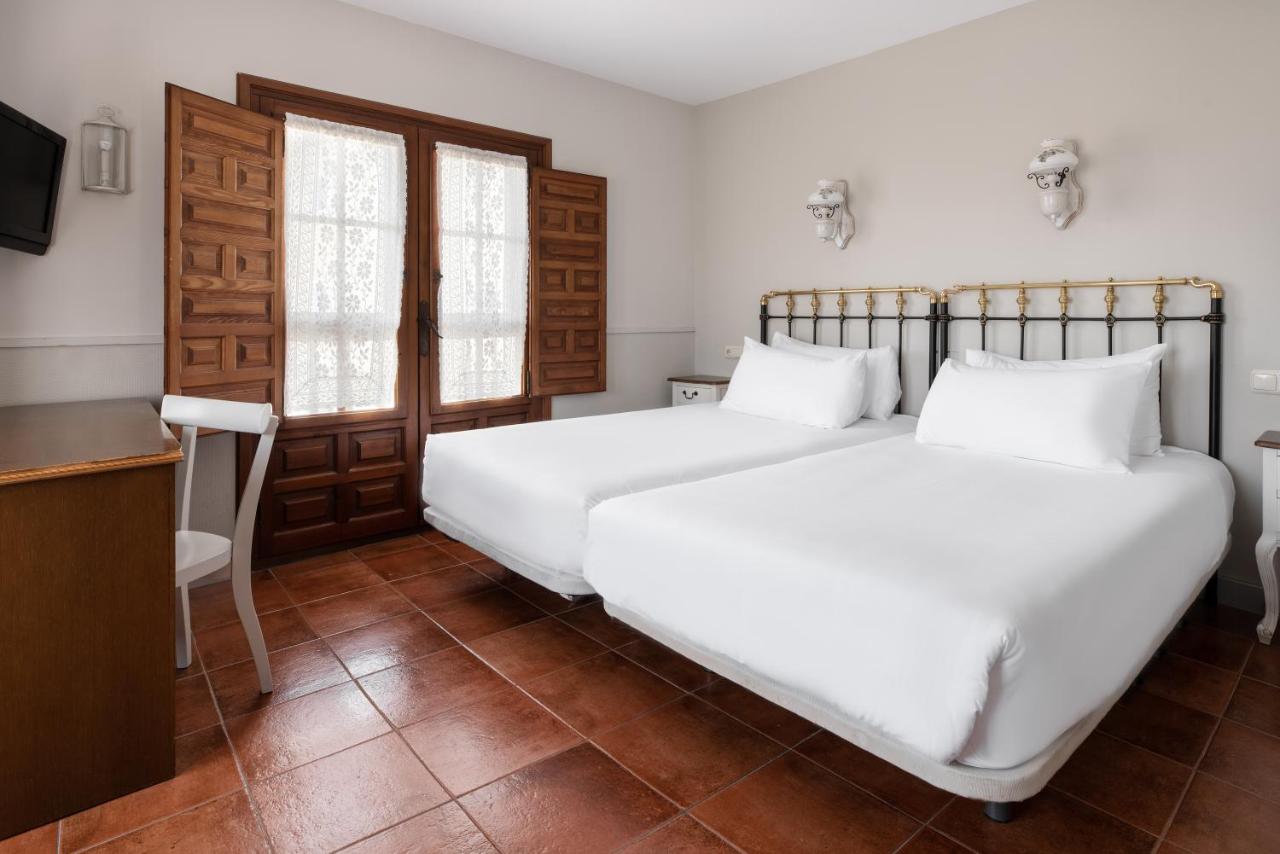 Standard, Twin Beds