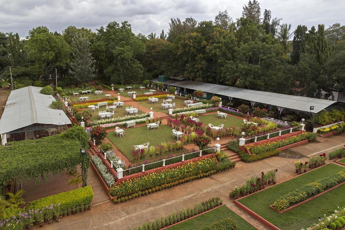 THE GREEN HOTEL 56/59