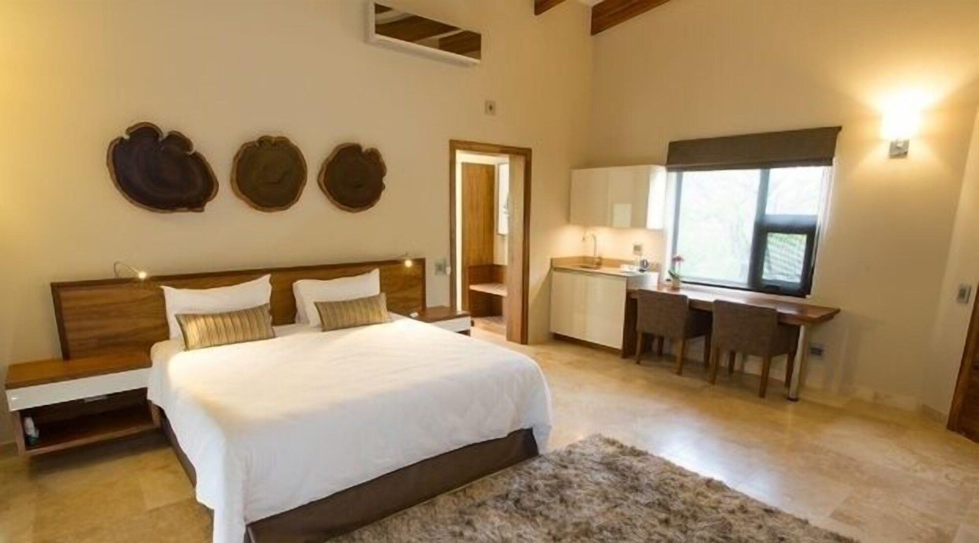 LUXURY, SUITE, MOUNTAIN VIEW