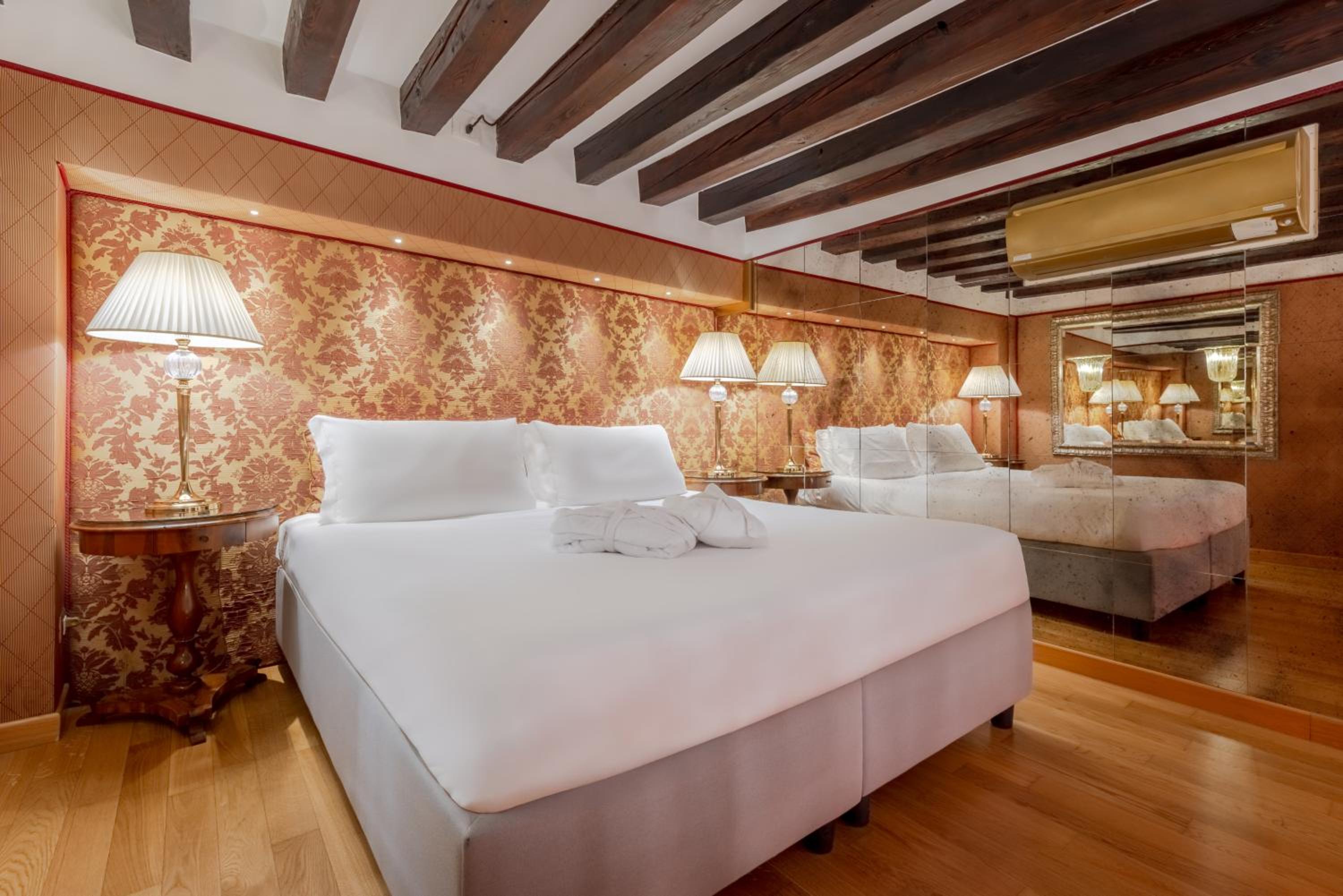 DELUXE, DOUBLE OR TWIN BED