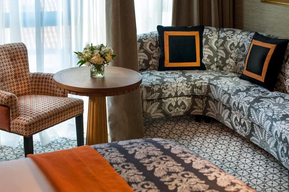Casa Verbena Madrid, Outset Collection by Hilton 25/46