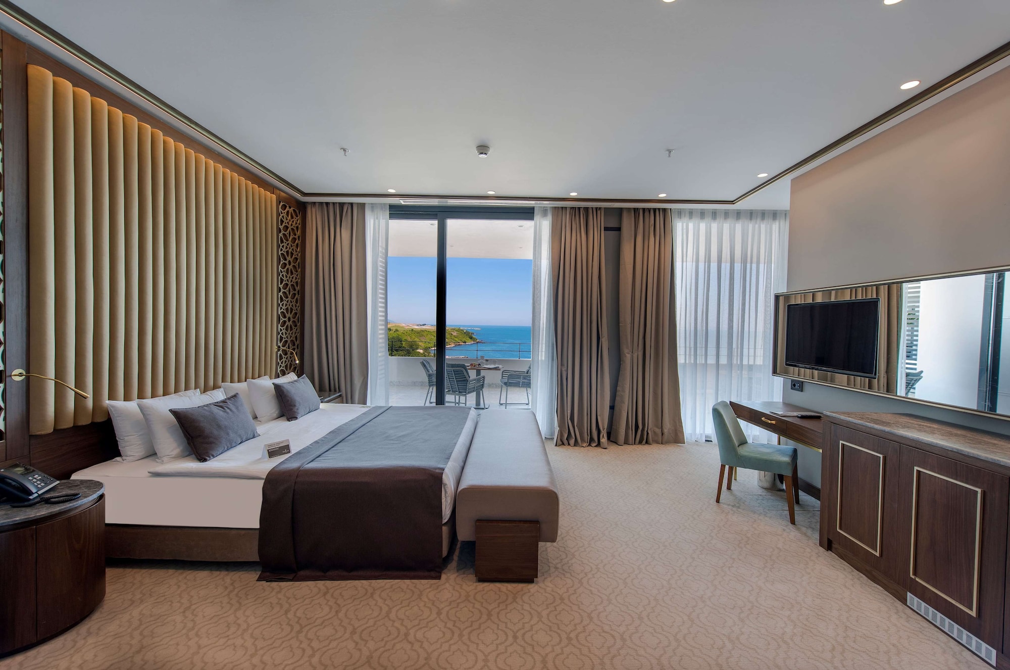 JUNIOR SUITE, KING BED, SEA VIEW