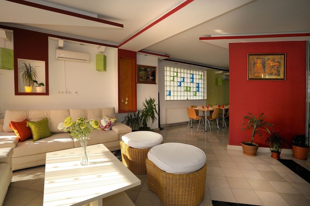 Hayat Hotel 52/57