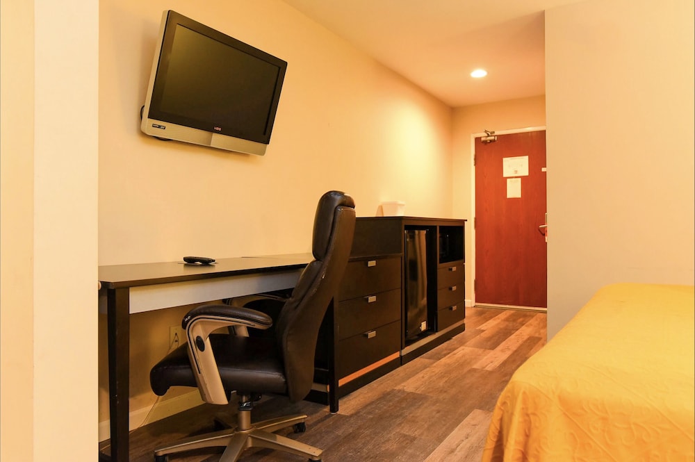Capital Inn Suites 26/28
