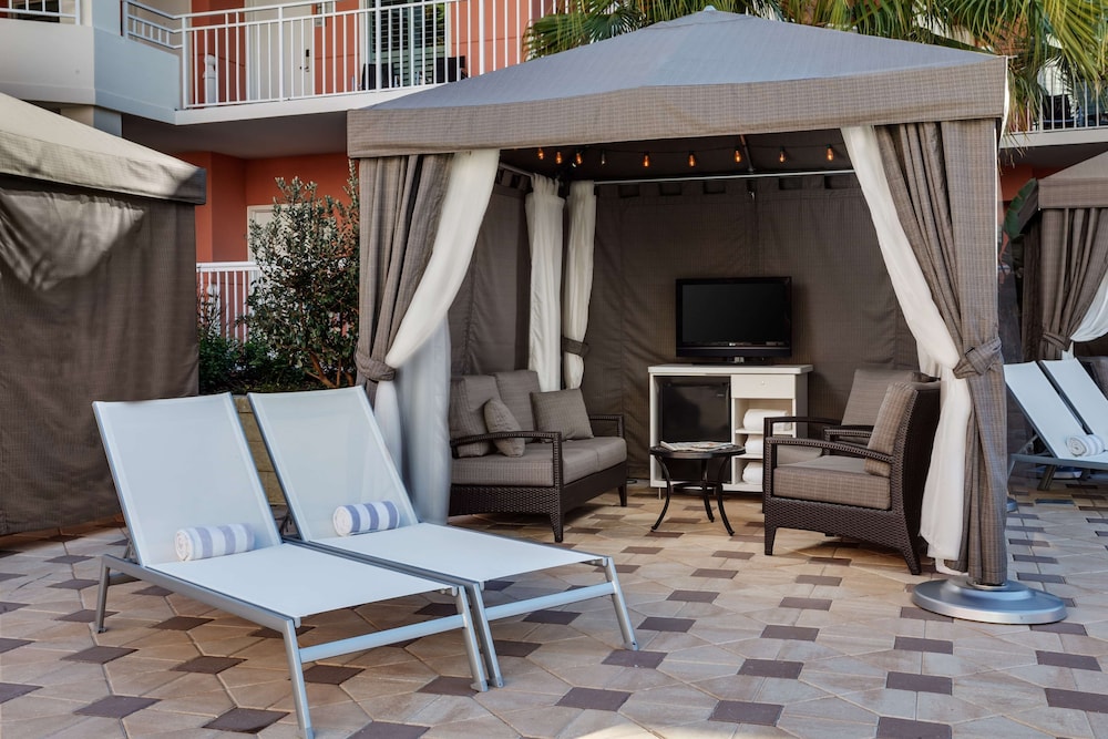 Embassy Suites by Hilton Orlando Lake Buena Vista Resort 66/100