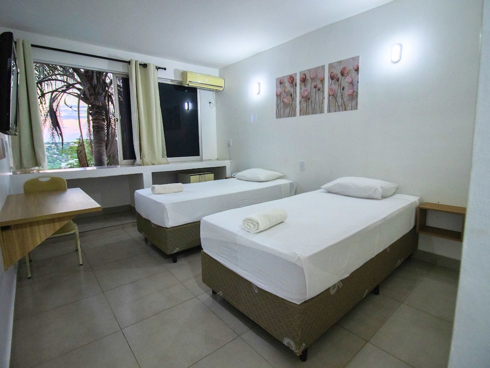 ROOM, TWIN BEDS