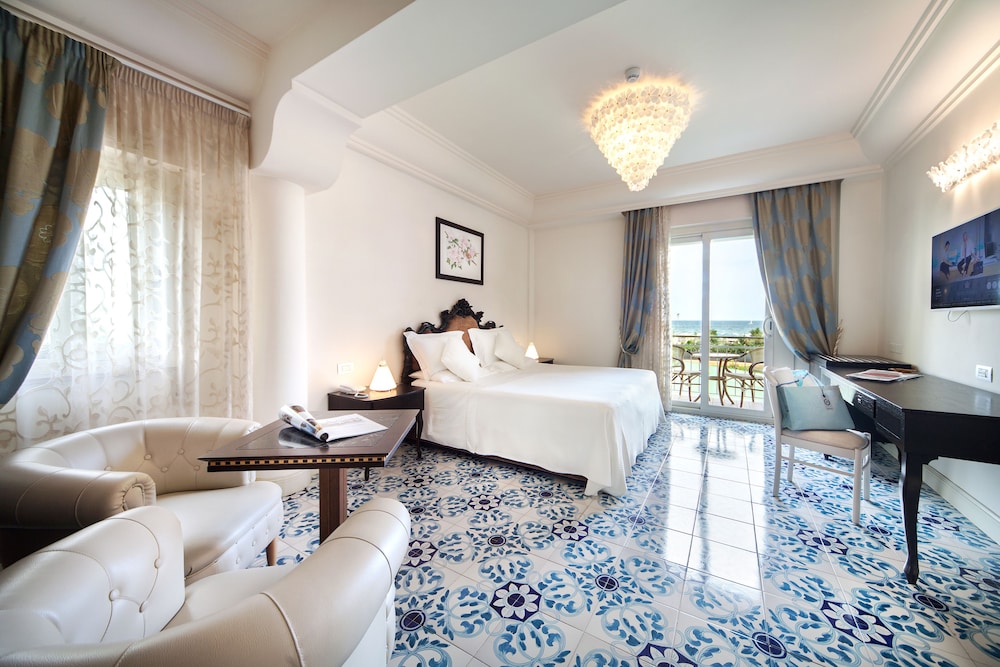 DELUXE, DOUBLE BED