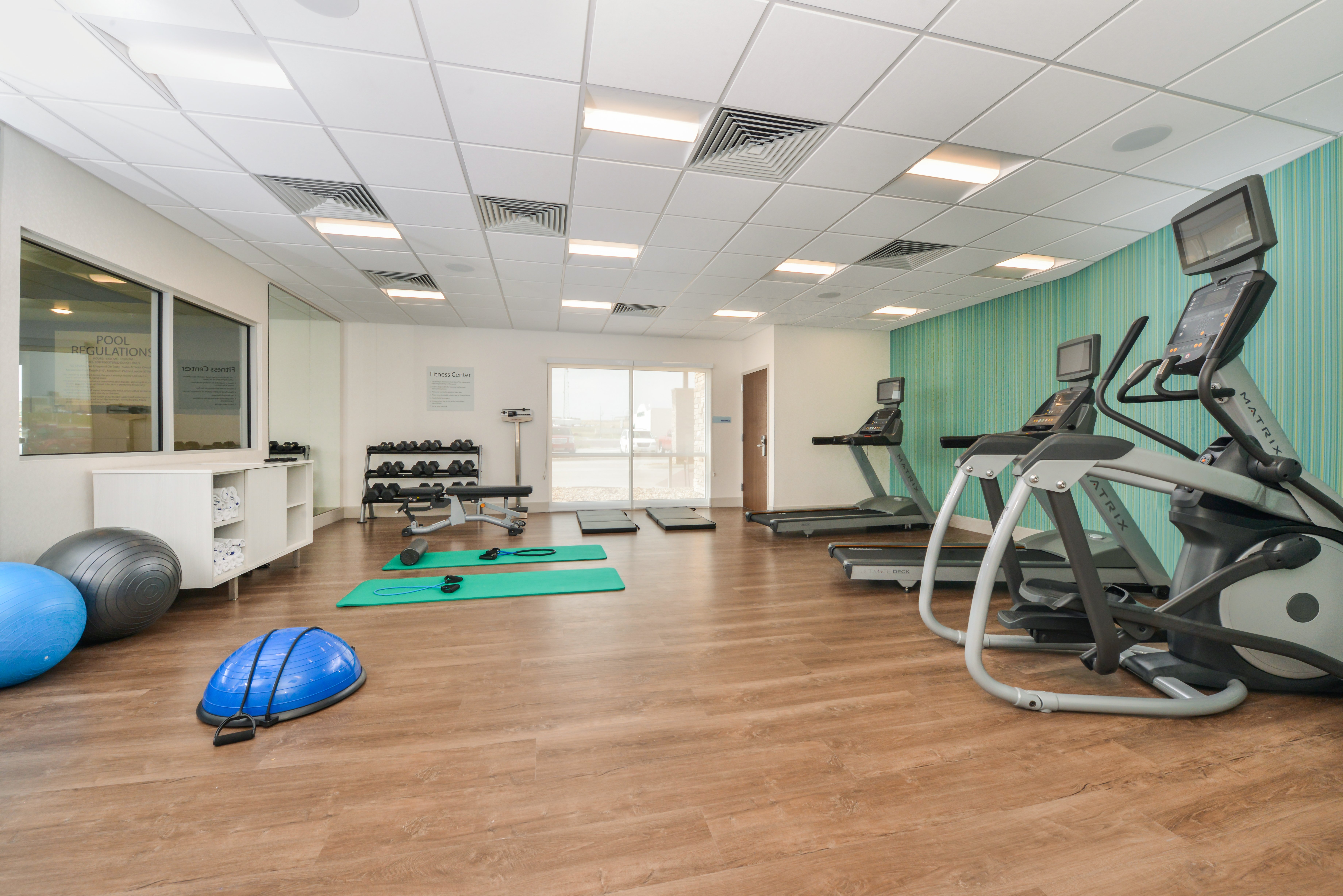 Holiday Inn Express Suites Chadron 37/76