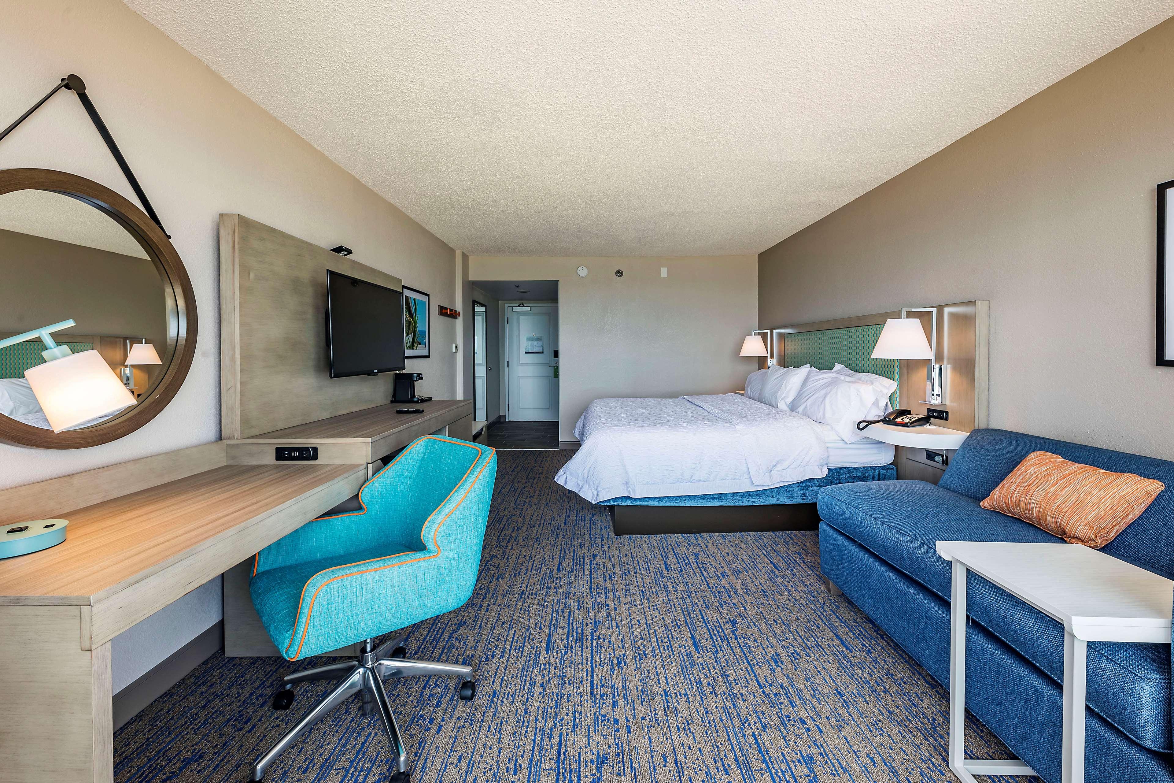 STUDY, KING BED, OCEAN FRONT, CHAISE LOUNGE
